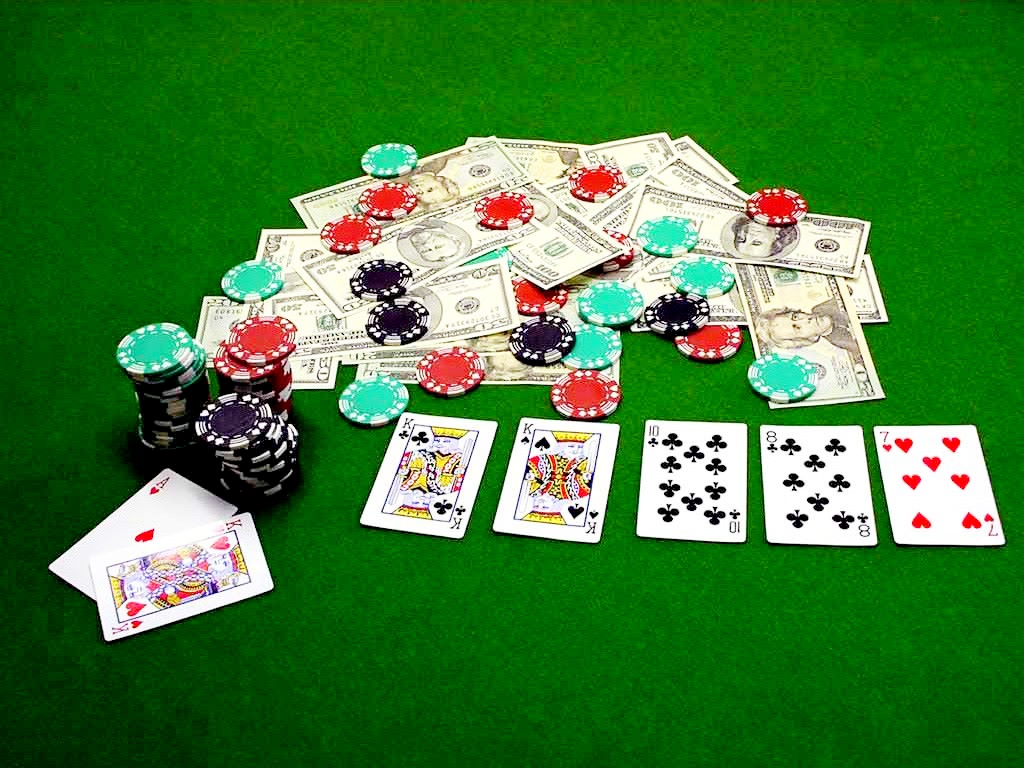 К чему может привести чрезмерное увлечение онлайн-покером?